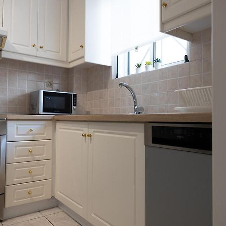 Spacious Apartment Close To The Sea And The City Center 아테네 외부 사진