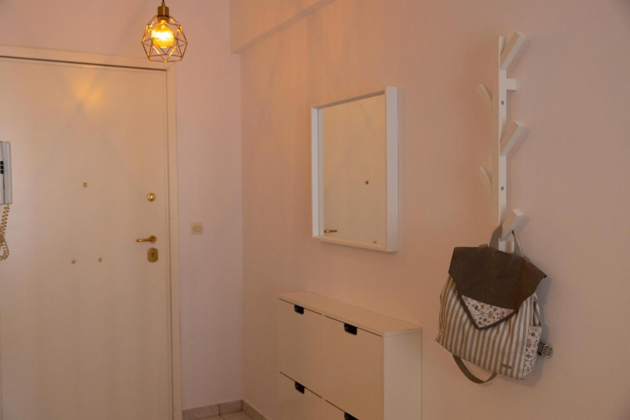 Spacious Apartment Close To The Sea And The City Center 아테네 외부 사진